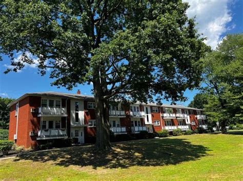 Buckingham Court Gardens has <b>rental</b> units ranging from 584-950 sq ft starting at $1700. . Apartments for rent in nanuet ny